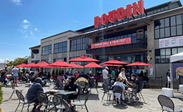 people having lunch at Pier 45